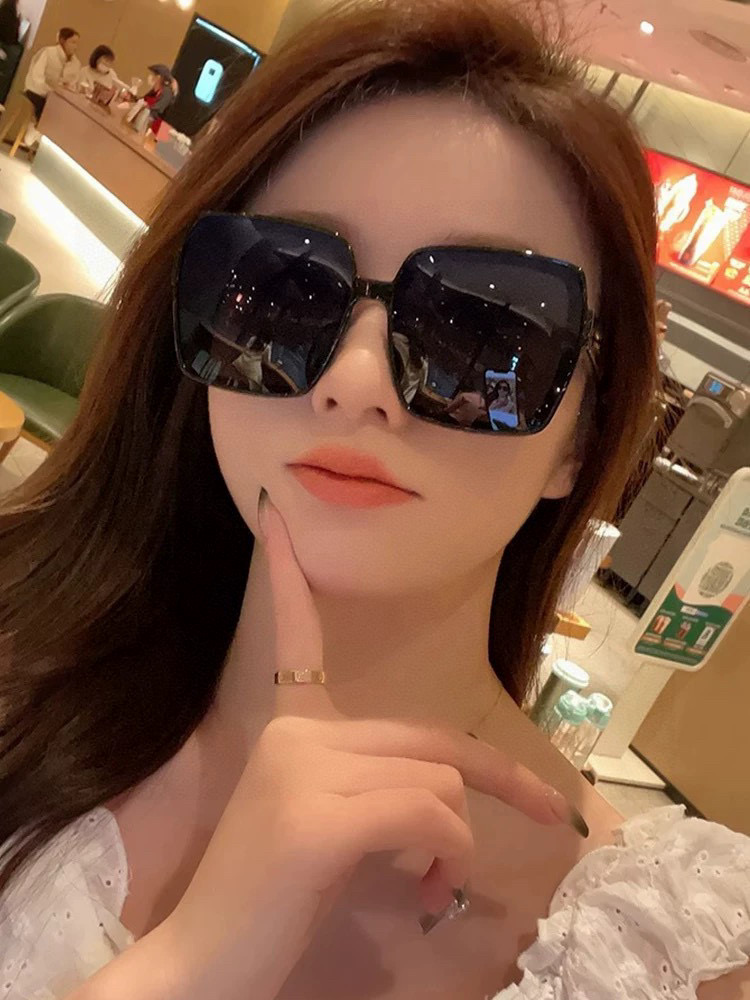 【GUCCI】2025新款潮流爆款 时尚方框太阳镜 佩戴舒适 网红潮款墨镜 女士高清加厚偏光太阳镜🕶️ 