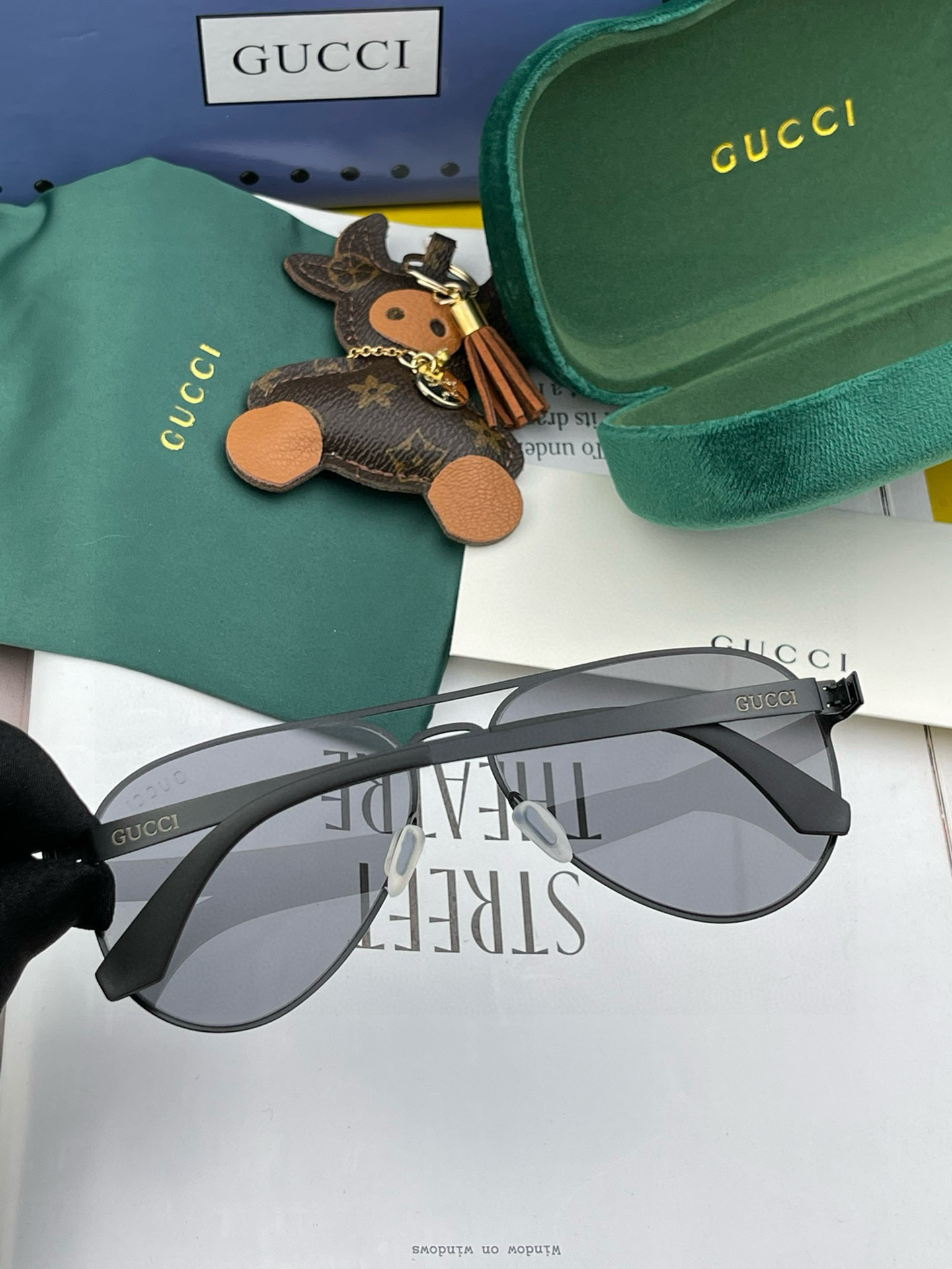 （Gucci） 2025开春夏新款超轻无螺丝压不坏系列情侣款太阳镜高清尼龙镜片🦅完美品质，适合各种脸型，