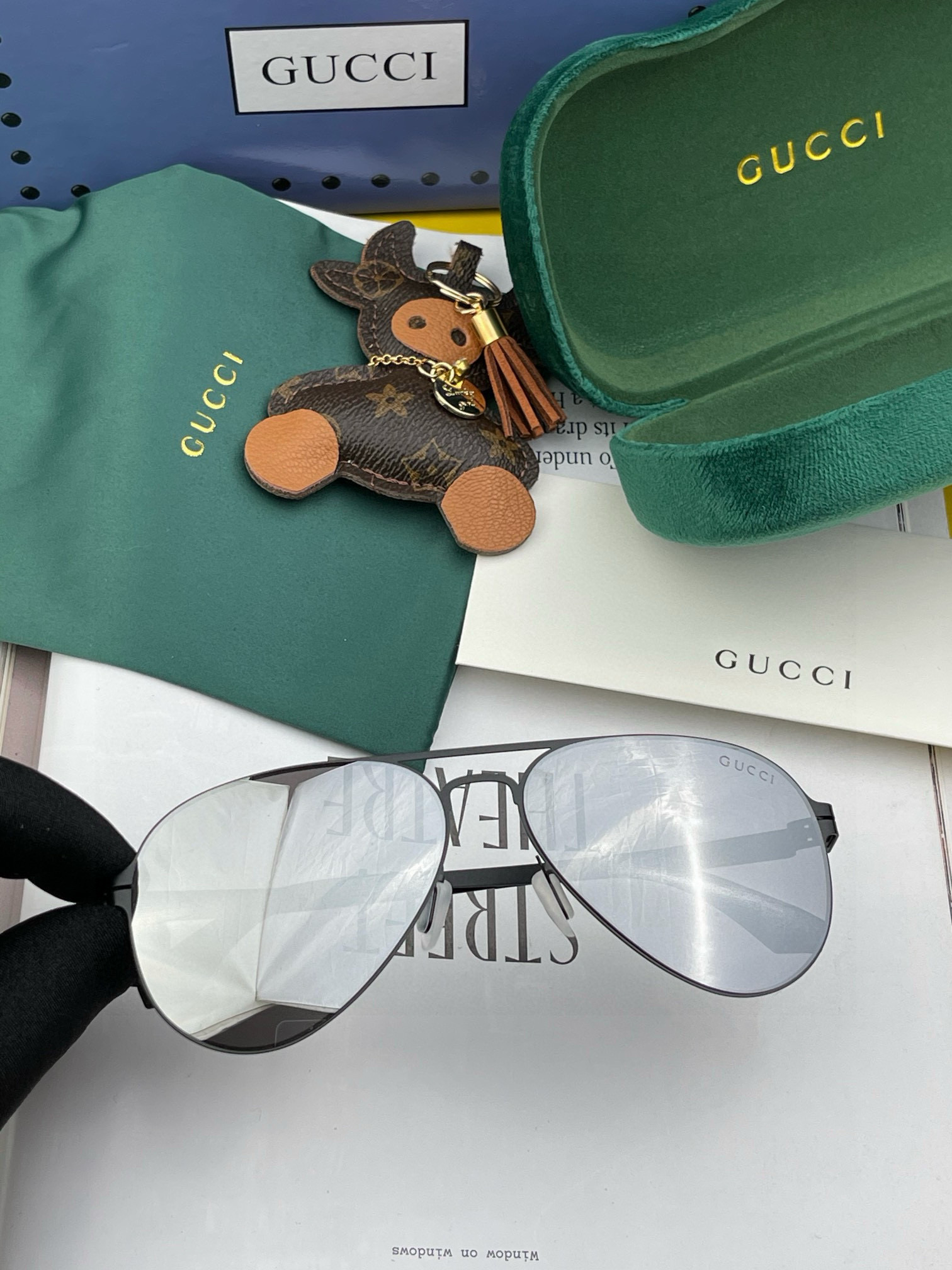 （Gucci） 2025开春夏新款超轻无螺丝压不坏系列情侣款太阳镜高清尼龙镜片🦅完美品质，适合各种脸型，