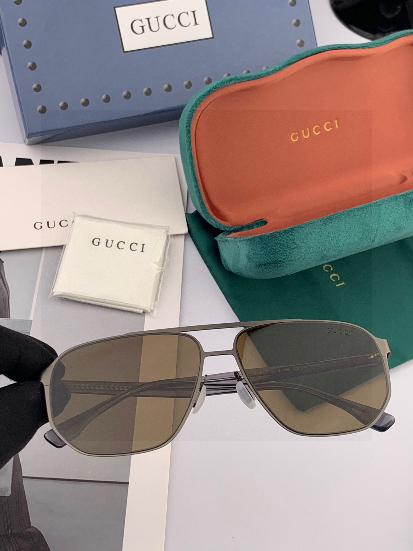 GUCCI 男款炫彩飞行员偏光太阳镜 ❤️材质：高清尼龙加厚卡槽高清偏光镜片 🌹无边框镜架💕颜👍型号：G