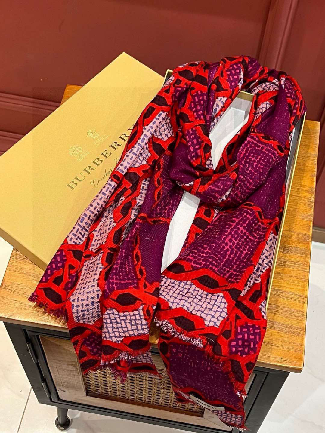 重点推荐‼️‼️ 巴宝莉法国🇫🇷专柜新货 精美绣标 👍👍优雅文静的小格 给人更秀气，精致的感觉 质感更柔