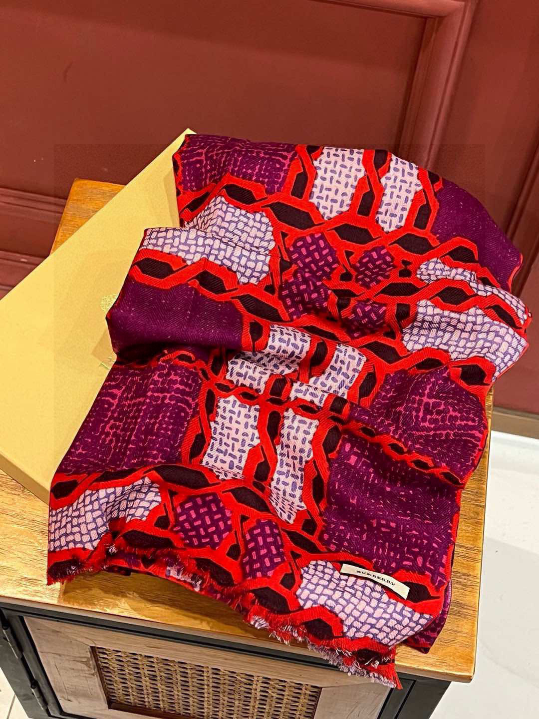 重点推荐‼️‼️ 巴宝莉法国🇫🇷专柜新货 精美绣标 👍👍优雅文静的小格 给人更秀气，精致的感觉 质感更柔