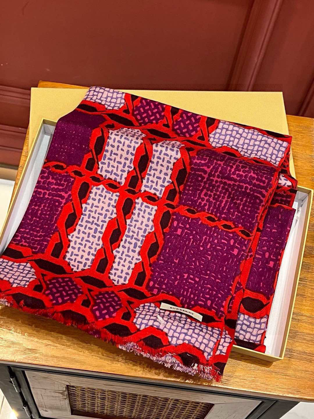 重点推荐‼️‼️ 巴宝莉法国🇫🇷专柜新货 精美绣标 👍👍优雅文静的小格 给人更秀气，精致的感觉 质感更柔