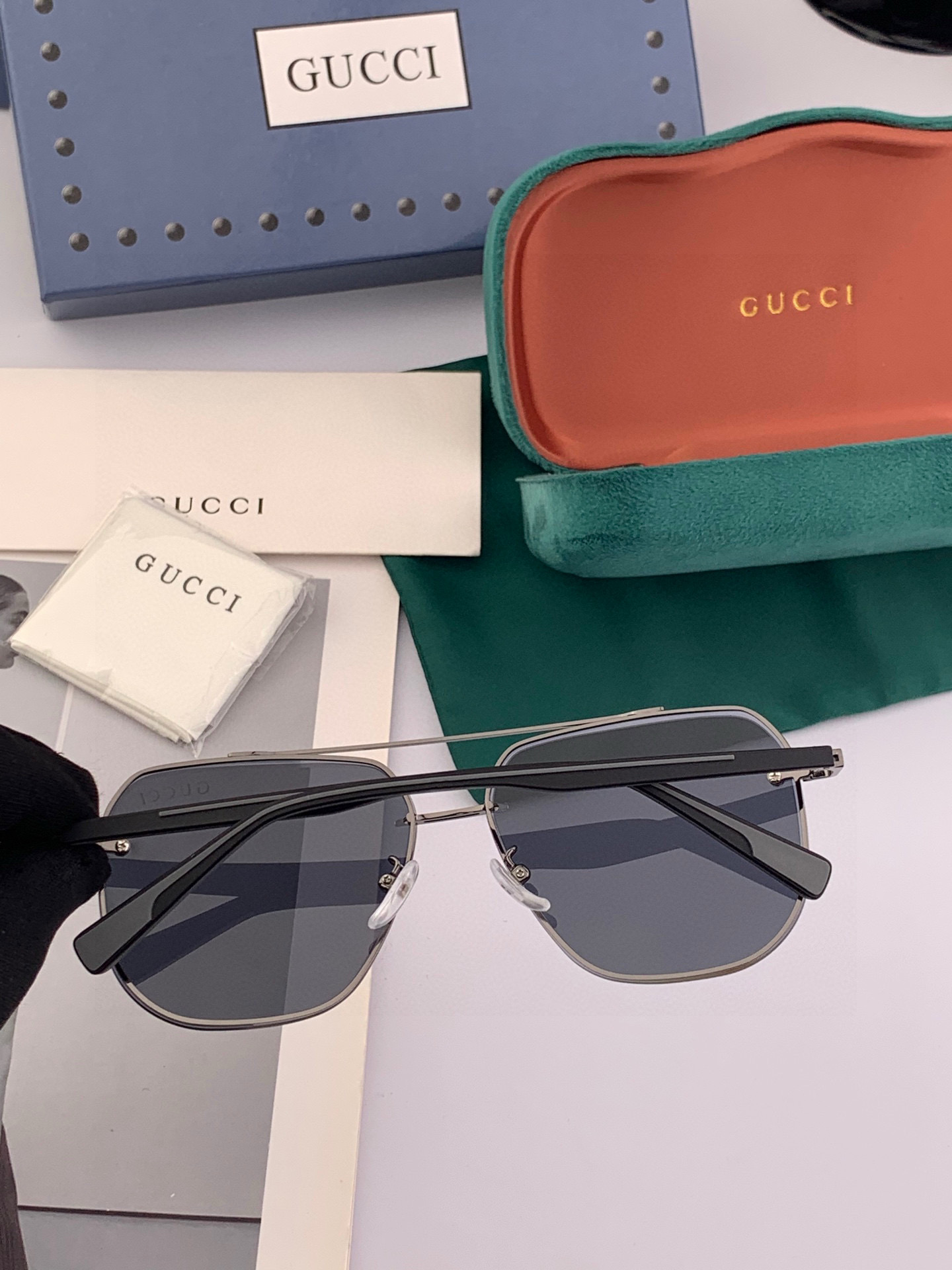 GUCCI 男款炫彩飞行员偏光太阳镜 ❤️材质：高清尼龙加厚卡槽高清偏光镜片 🌹无边框镜架💕颜 型号：G