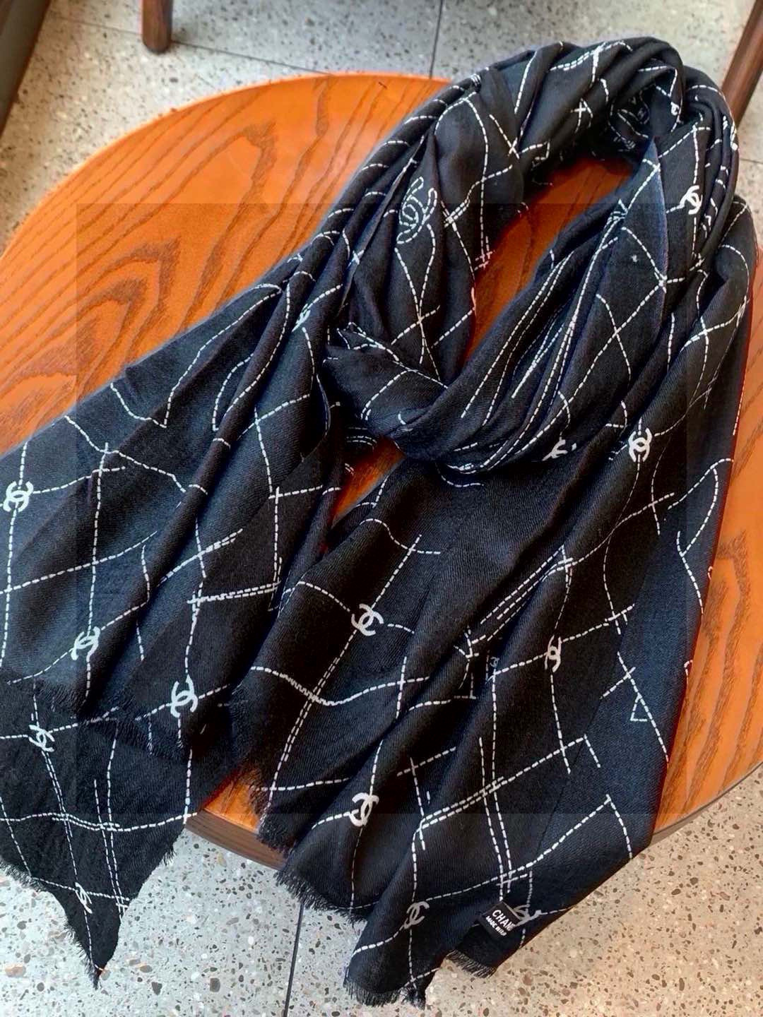 💟上新🌺羊绒披肩🌟长巾！强烈推荐价格超美！实物更美羊绒面料！纹理清晰、细腻可见每一个套色、每一个笔触，都