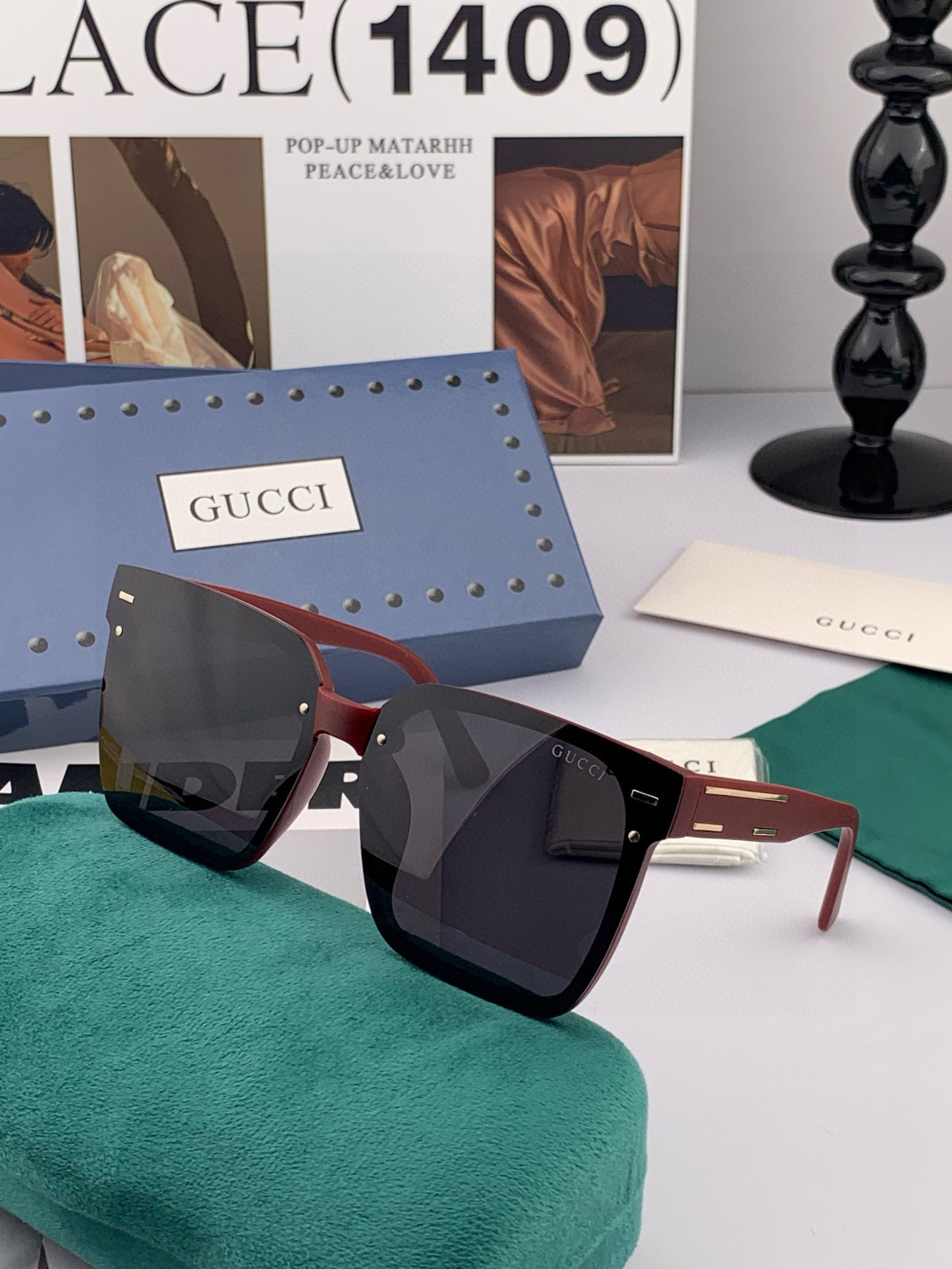 Gucci 经典的方框设计，不挑脸型，无论搭配大衣还是连衣裙都非常显气质尼龙偏光镜片预防紫外线 型号：G