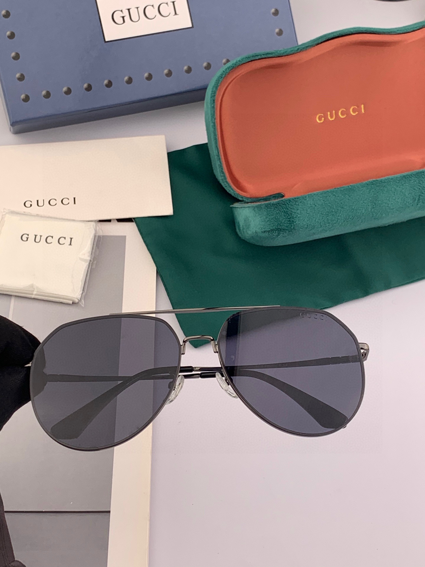 GUCCI 男款炫彩飞行员偏光太阳镜 ❤️材质：高清尼龙加厚卡槽高清偏光镜片 🌹无边框镜架💕颜👍型号：G