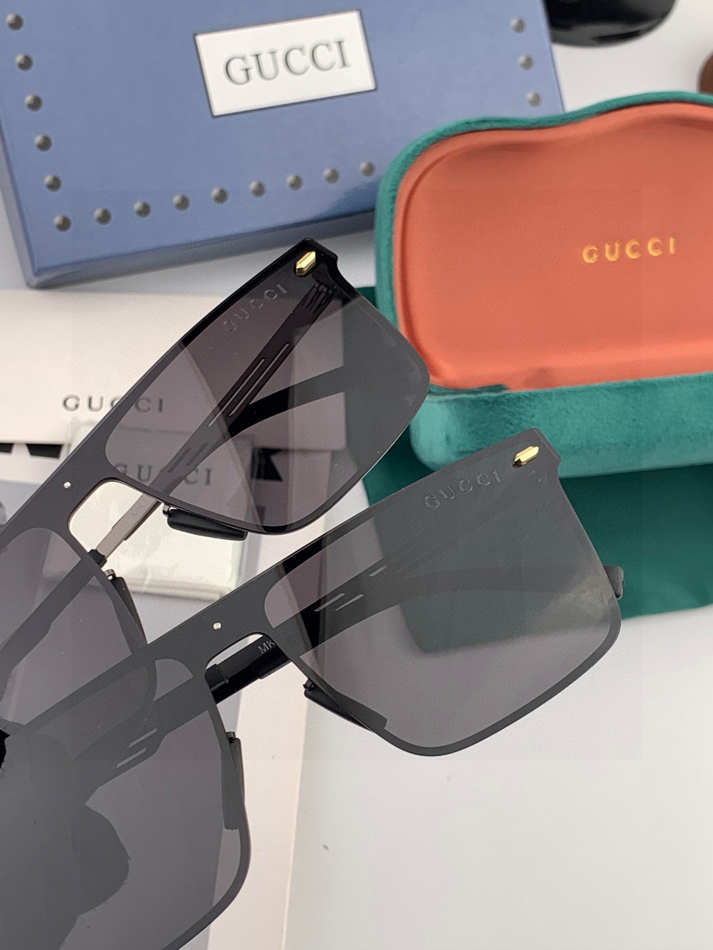 ♦️ GUCCI 2025新款男女情侣款太阳镜多边形墨镜iP电镀永不褪色 超轻超有弹性整幅眼镜无螺丝重要