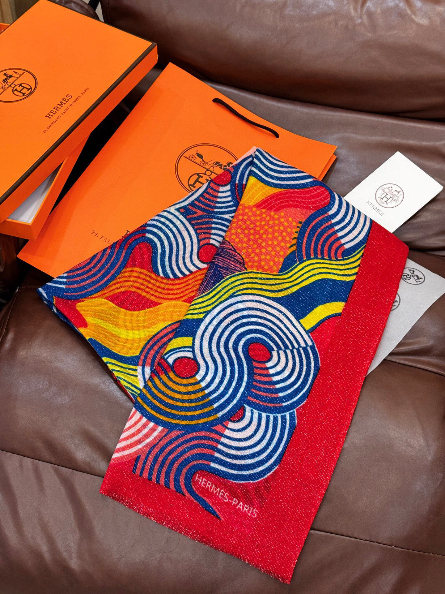 上新🌟 会发光发亮的围巾 💄💋新款客银丝+💖羊绒面料长巾 😘美翻了[流泪]H家【骏马披挂长巾】御用殿堂级