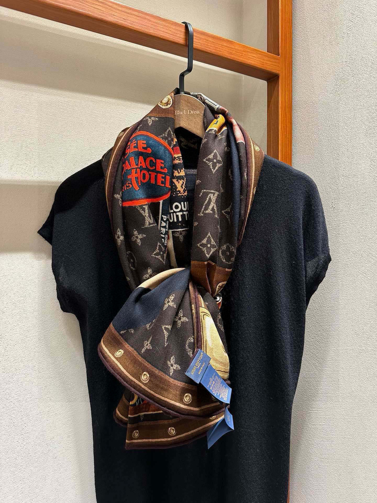 【LV】上新❤️ 路易威登 一款值得品细节的高货抠细节，从一个小块的配色去打败市场货140方巾 二个配色