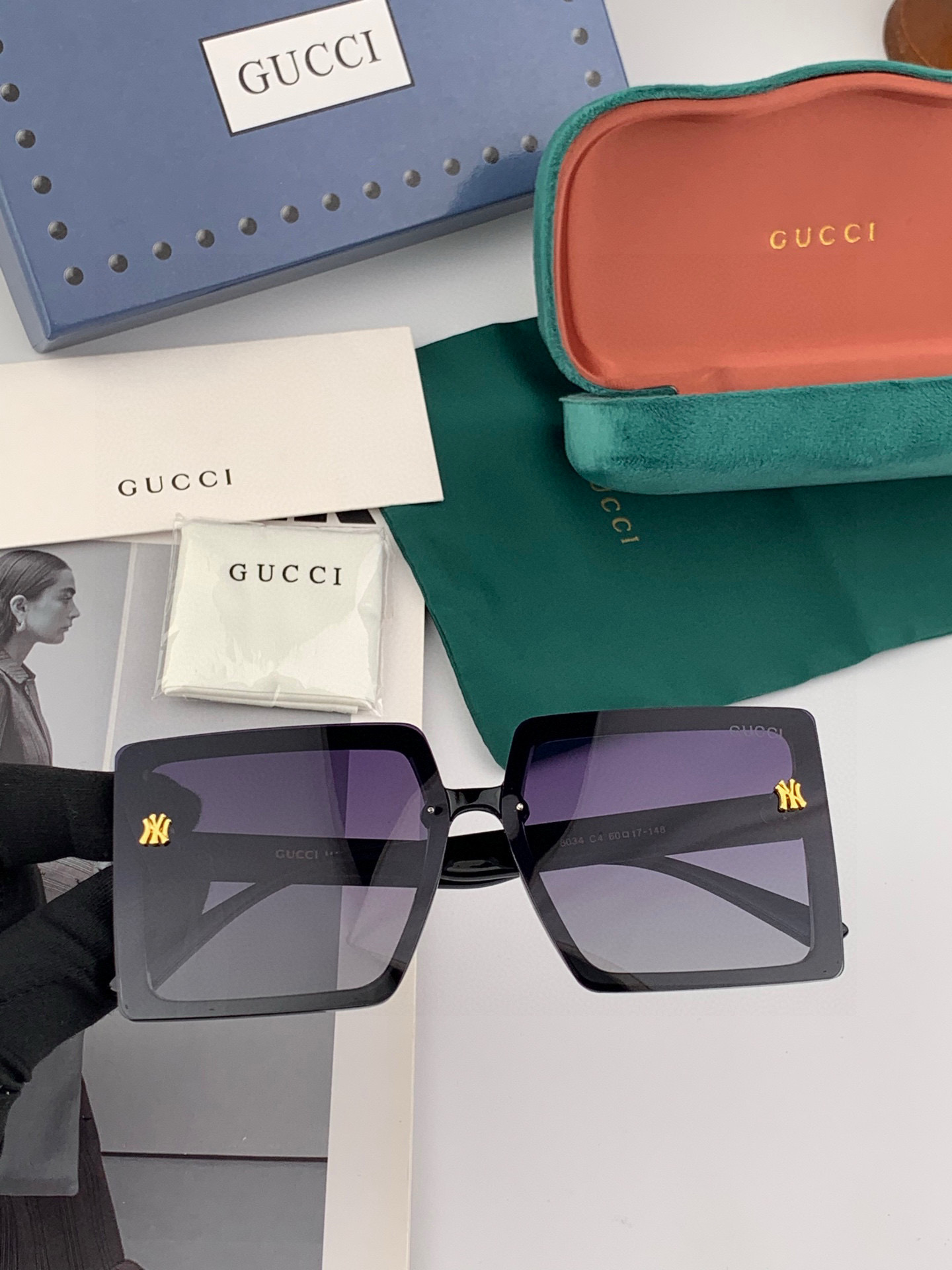 【TR偏光系列】 Gucci联名系列限量版经典的方框设计，不挑脸型，无论搭配大衣还是连衣裙都非常显气质 