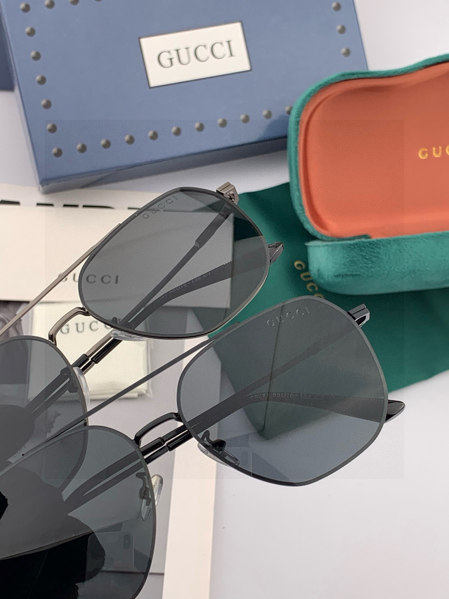 Gucci 男款炫彩飞行员偏光太阳镜 ❤️材质：高清尼龙加厚卡槽高清偏光镜片 🌹无边框镜架💕颜👍型号：G