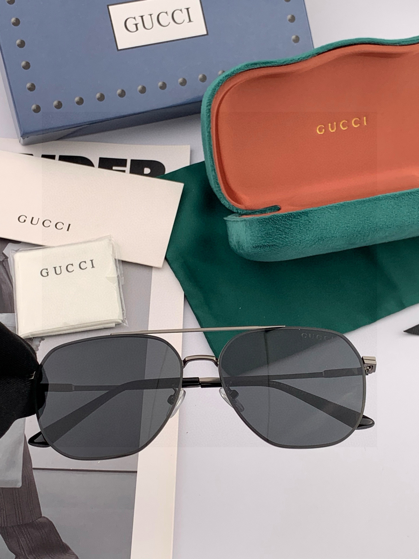 Gucci 男款炫彩飞行员偏光太阳镜 ❤️材质：高清尼龙加厚卡槽高清偏光镜片 🌹无边框镜架💕颜👍型号：G