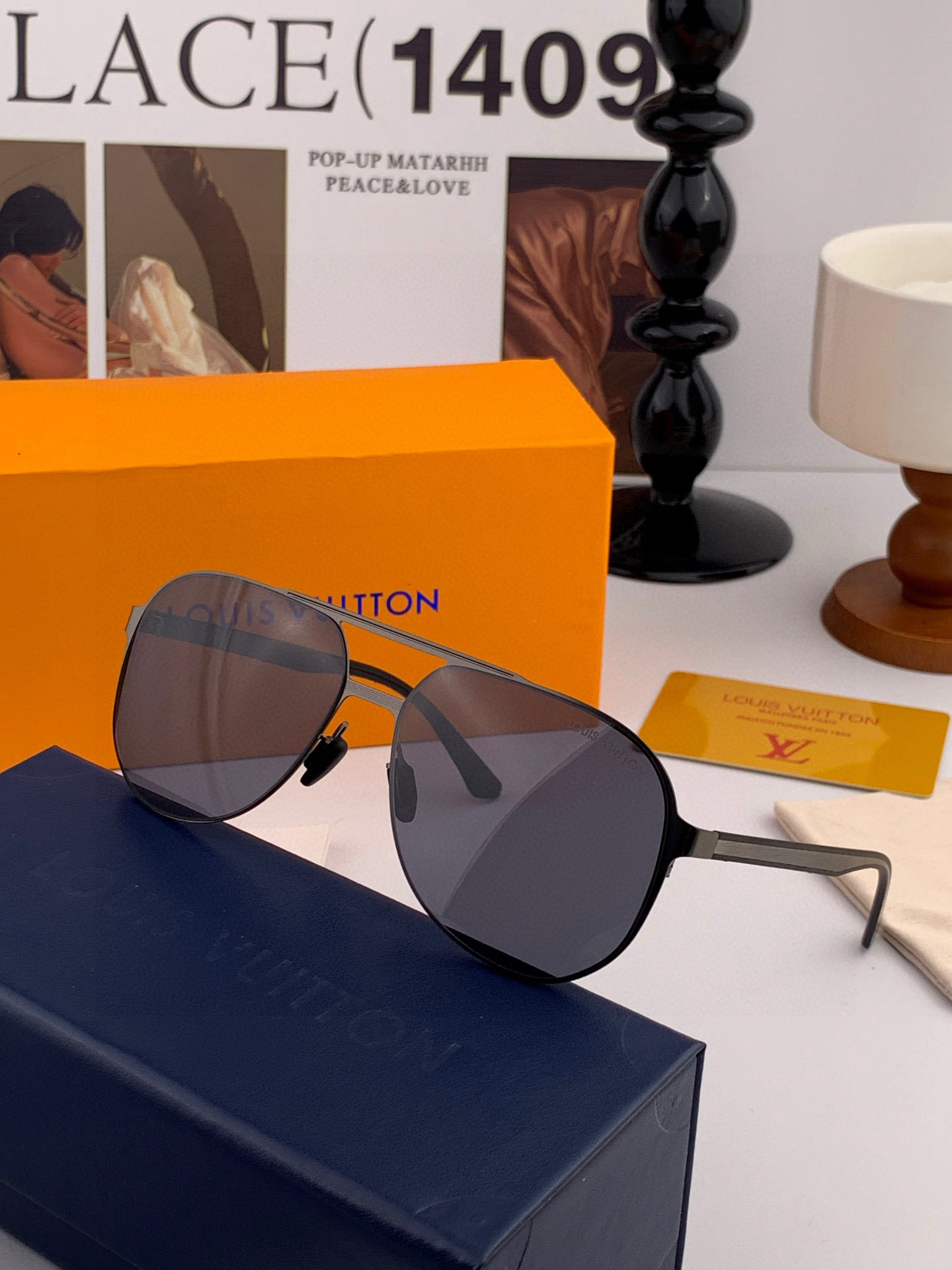 LV 男款炫彩飞行员偏光太阳镜 ❤️材质：高清尼龙加厚卡槽高清偏光镜片 🌹无边框镜架💕颜👍型号：L522