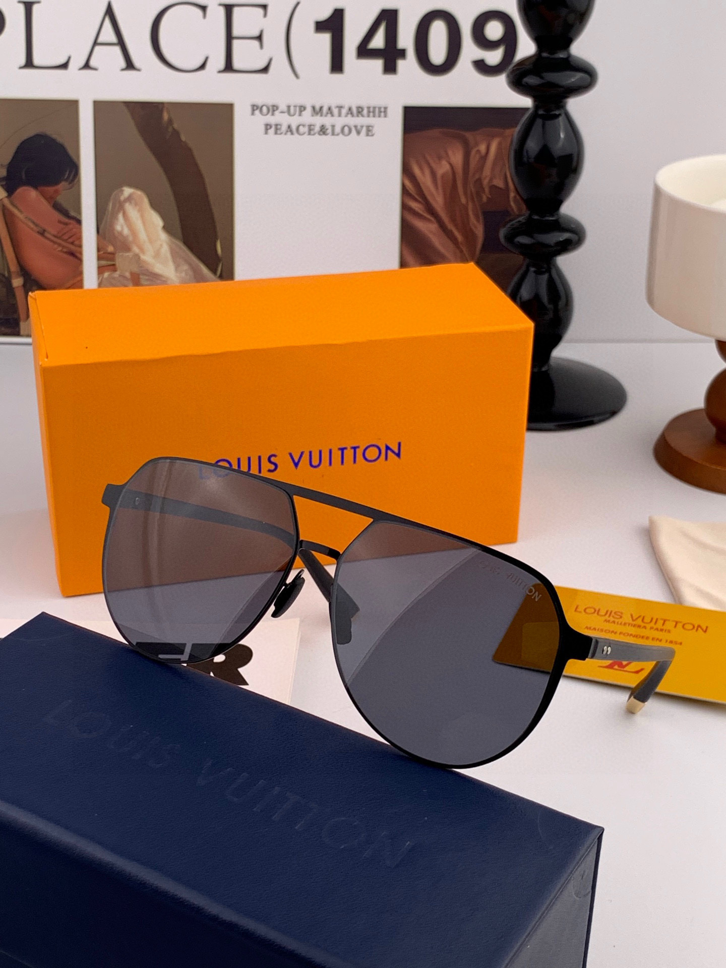 LV 男款炫彩飞行员偏光太阳镜 ❤️材质：高清尼龙加厚卡槽高清偏光镜片 🌹无边框镜架💕颜👍型号：L522
