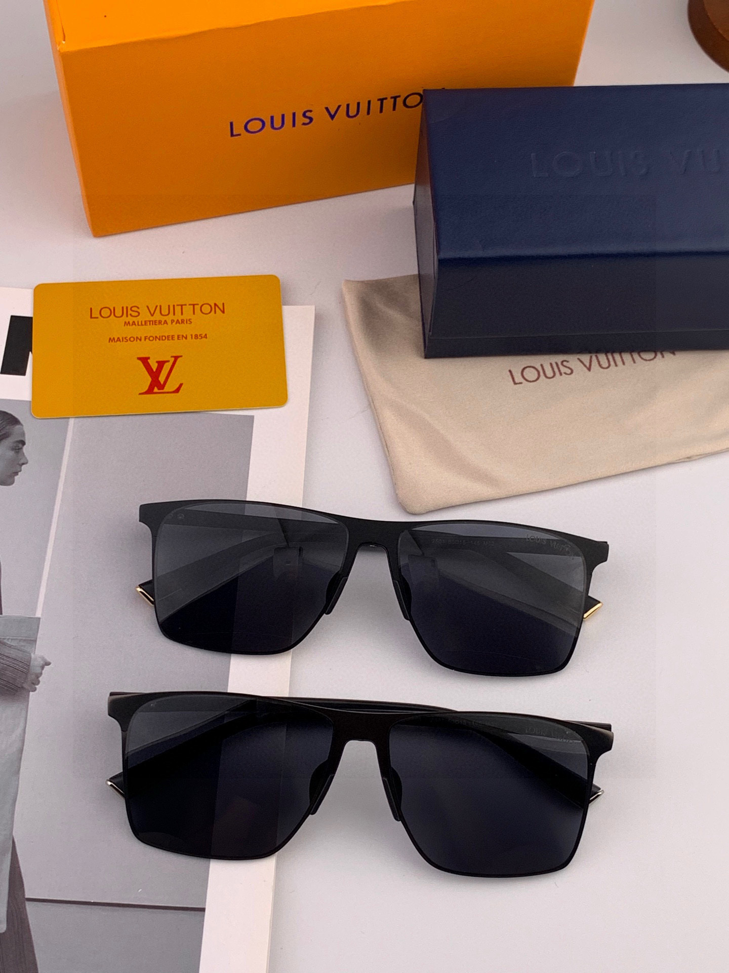 LV 男款炫彩飞行员偏光太阳镜 ❤️材质：高清尼龙加厚卡槽高清偏光镜片 🌹无边框镜架💕颜👍型号：L125