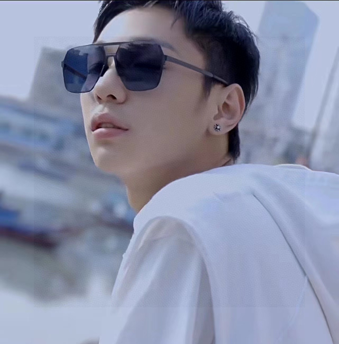 GUCCI 男款炫彩飞行员偏光太阳镜 ❤️材质：高清尼龙加厚卡槽高清偏光镜片 🌹无边框镜架💕颜👍型号：G