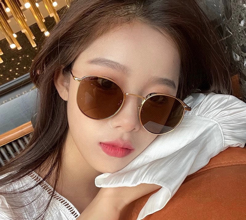 Gucci 。 高品质男女款墨镜 👍 进口宝丽来偏光镜片 。 开车钓鱼都可 。百搭显瘦墨镜韩版男士飞行员