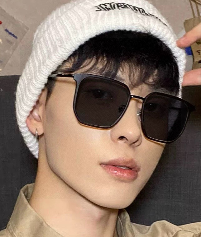 Gucci 。 高品质男女款墨镜 👍 进口宝丽来偏光镜片 。蛤蟆镜 开车钓鱼都可 。百搭显瘦墨镜韩版男士