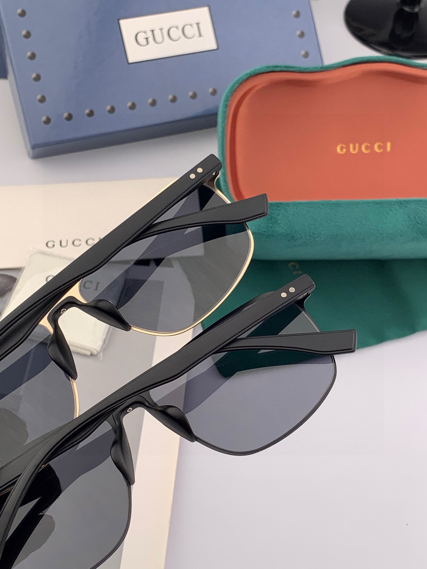 GUCCI 男款炫彩飞行员偏光太阳镜 ❤️材质：高清尼龙加厚卡槽高清偏光镜片 🌹无边框镜架💕颜👍型号：G