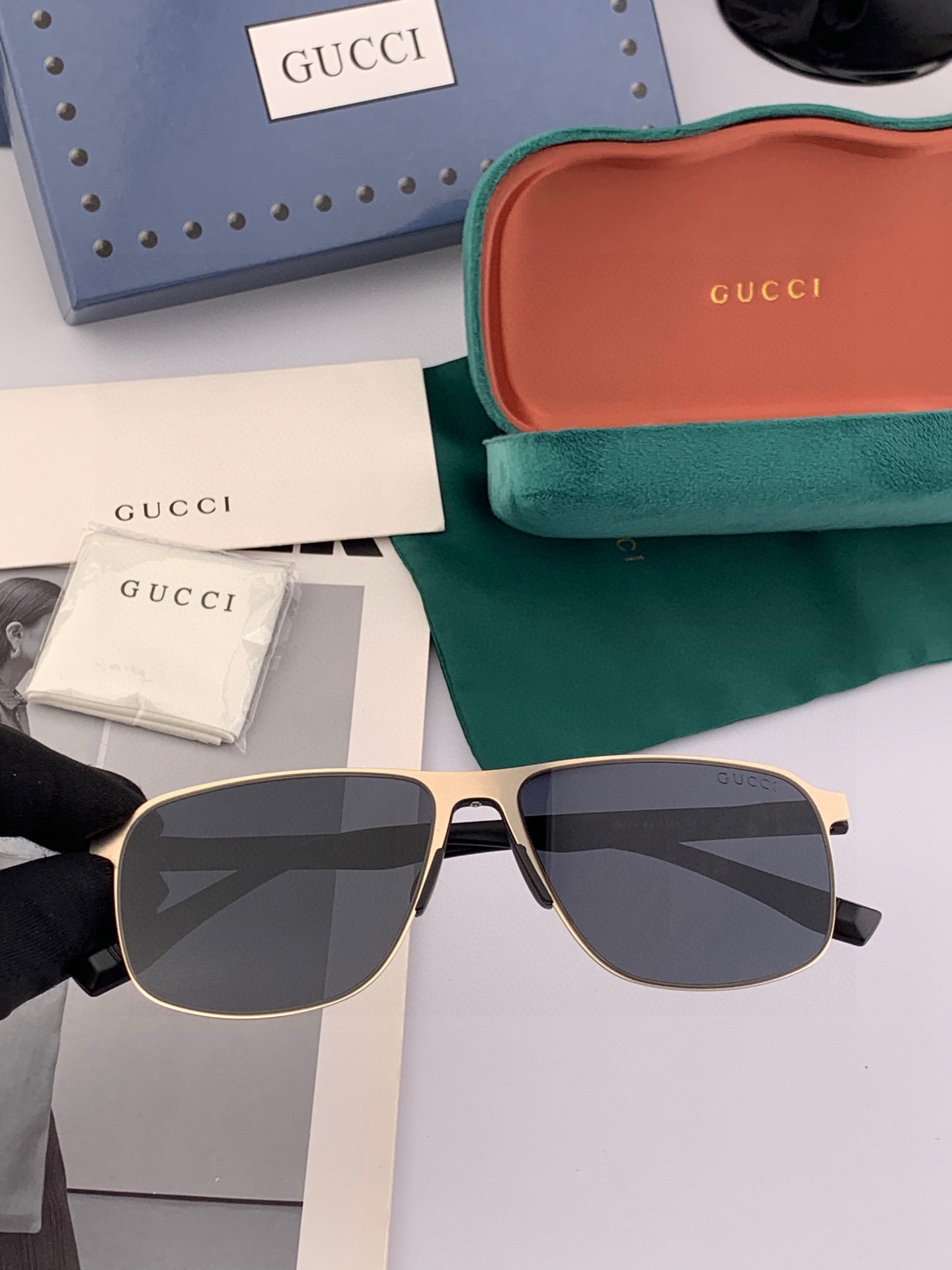 GUCCI 男款炫彩飞行员偏光太阳镜 ❤️材质：高清尼龙加厚卡槽高清偏光镜片 🌹无边框镜架💕颜👍型号：G