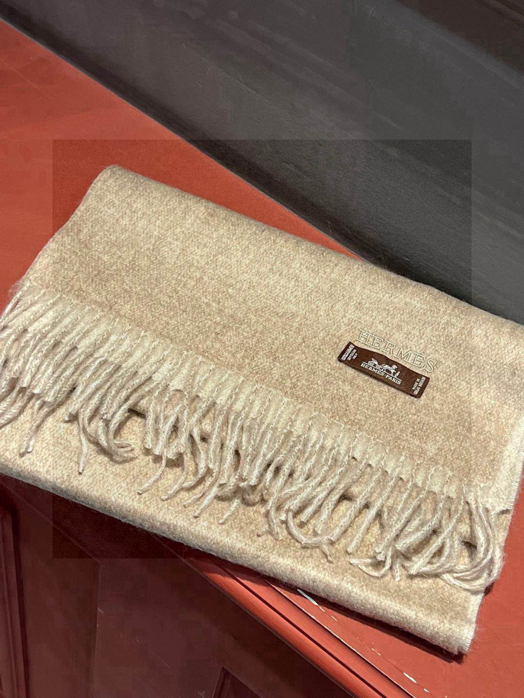HERMFS【爱马仕】巴黎时装展双面羊绒围巾！采用蒙古高原细羊绒！手感满满地都是细腻的绒毛！这个价格绝对