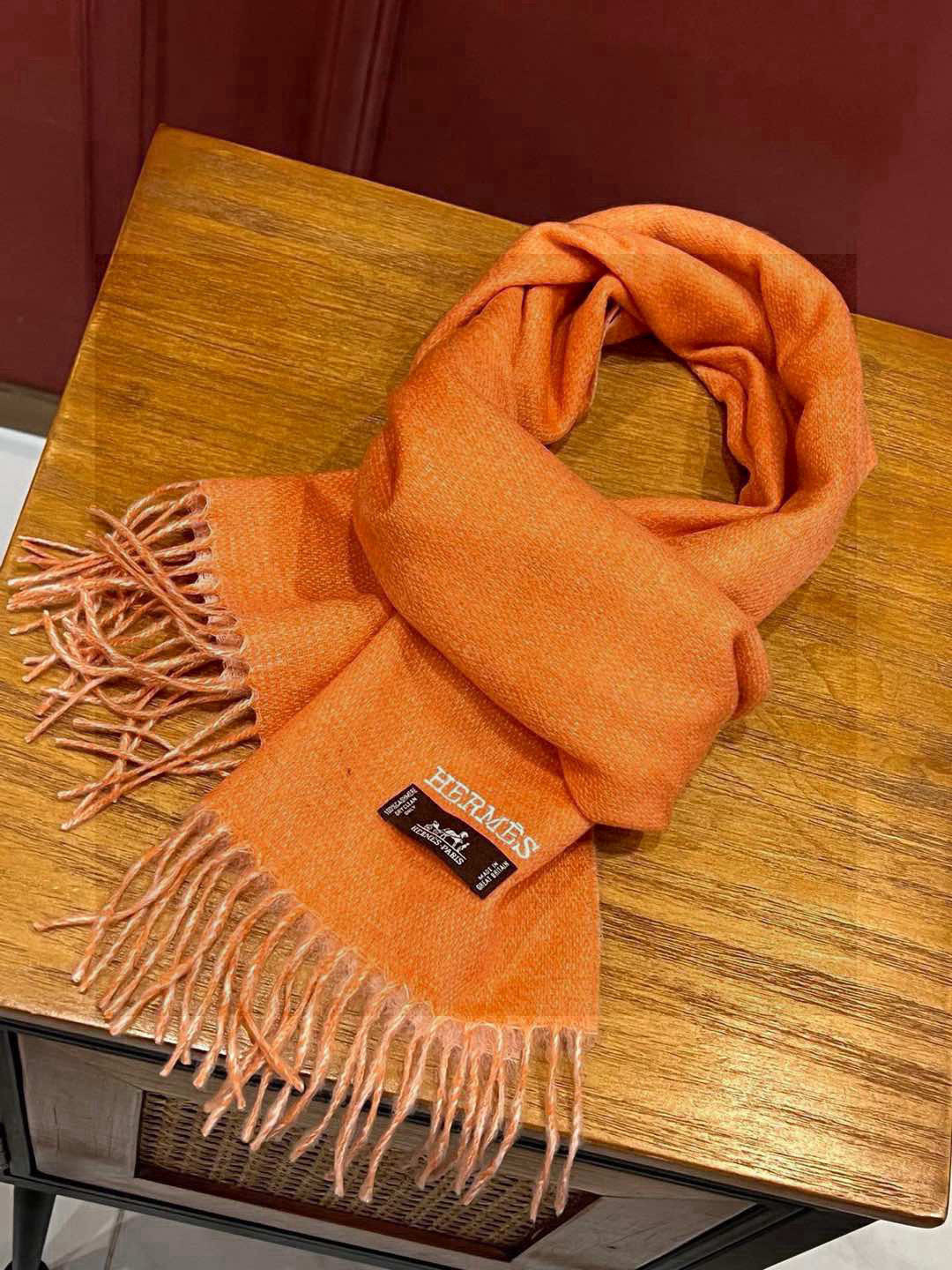HERMFS【爱马仕】巴黎时装展双面羊绒围巾！采用蒙古高原细羊绒！手感满满地都是细腻的绒毛！这个价格绝对