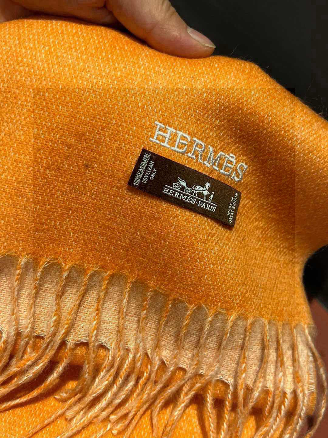 HERMFS【爱马仕】巴黎时装展双面羊绒围巾！采用蒙古高原细羊绒！手感满满地都是细腻的绒毛！这个价格绝对