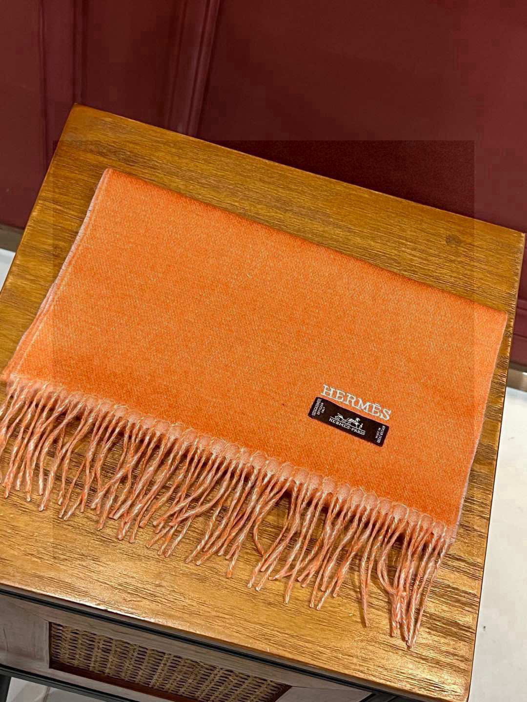 HERMFS【爱马仕】巴黎时装展双面羊绒围巾！采用蒙古高原细羊绒！手感满满地都是细腻的绒毛！这个价格绝对