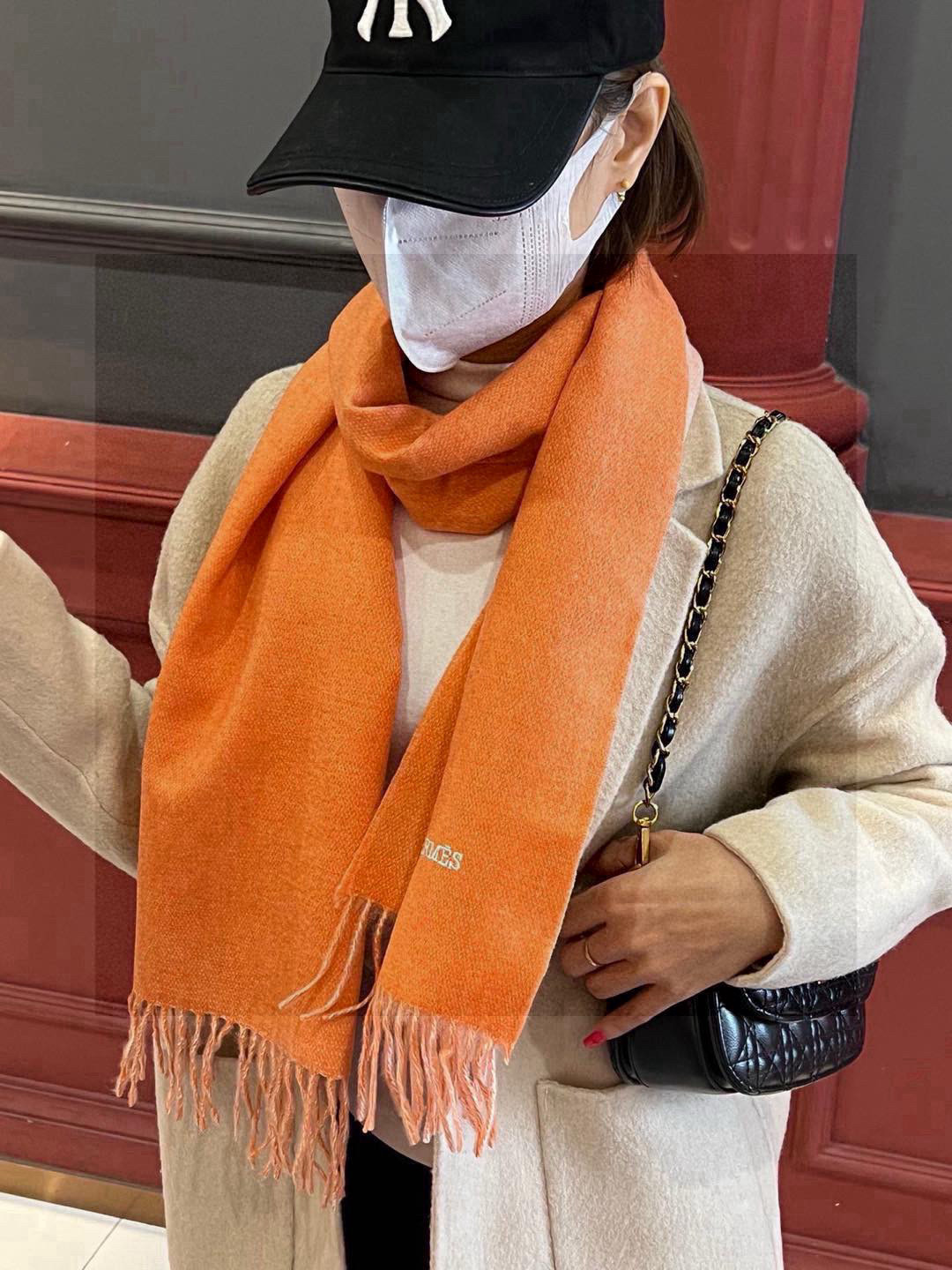 HERMFS【爱马仕】巴黎时装展双面羊绒围巾！采用蒙古高原细羊绒！手感满满地都是细腻的绒毛！这个价格绝对