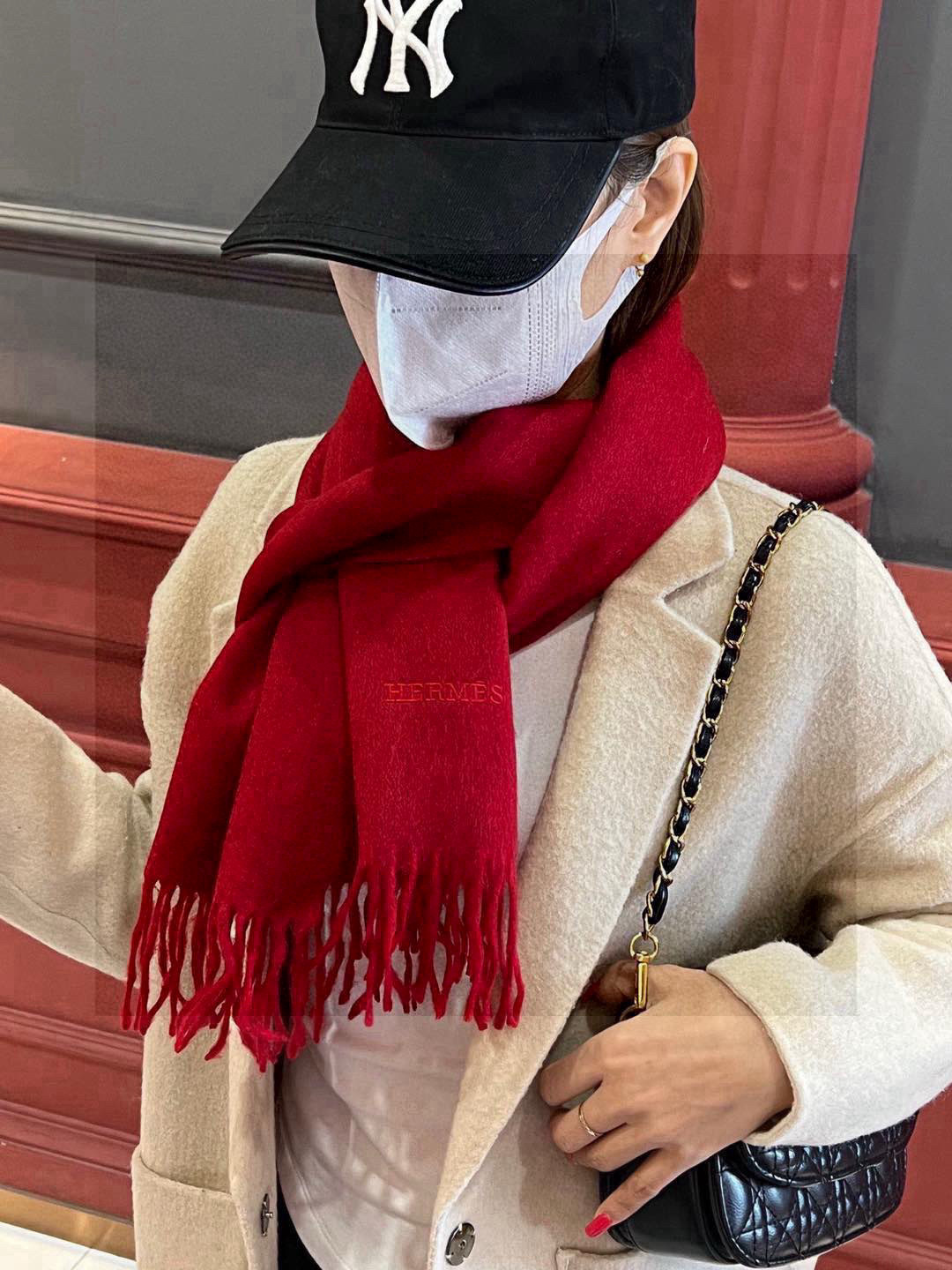 HERMFS【爱马仕】巴黎时装展双面羊绒围巾！采用蒙古高原细羊绒！手感满满地都是细腻的绒毛！这个价格绝对