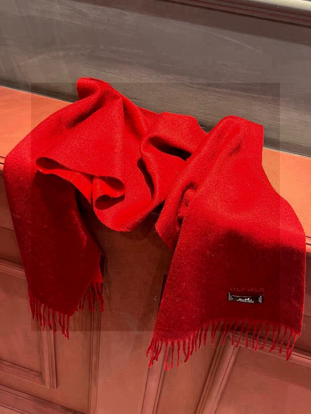 HERMFS【爱马仕】巴黎时装展双面羊绒围巾！采用蒙古高原细羊绒！手感满满地都是细腻的绒毛！这个价格绝对
