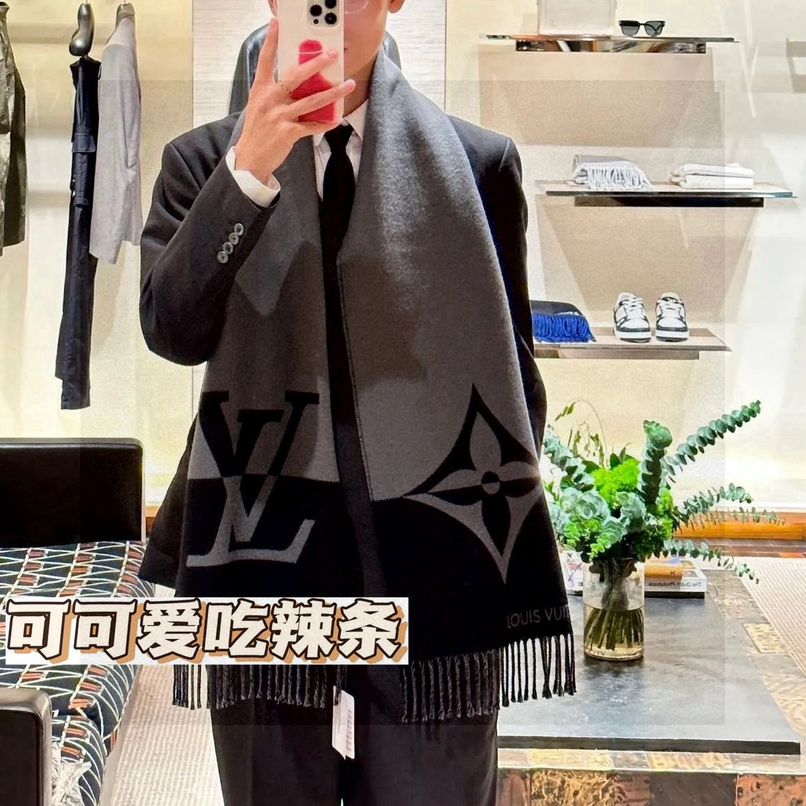 NO:532893,HERMFS [Hermasse] Paris Fashion Show double-sided cashmere scarf!  Use fine cashmere on the Mongolian Plateau!  The touch is full of delicate fluff!  This price is absolutely 100% affordable!  Exquisite embroidery craftsmanship!  It’s good to keep your own gifts!  Absolutely good product!  Each one has been inspected and shipped several times!  No one-time product!  Not satisfied with the feel of the bag!  It's a pity to miss such a good thing. Size 180*35 high-version scarf, high-version scarf, hermes, hermes19860909HERMFS【爱马仕】巴黎时装展双面羊绒围巾！采用蒙古高原细羊绒！手感满满地都是细腻的绒毛！这个价格绝对百分之百的实惠！精湛绝伦的绣字工艺！送礼自留都不错！绝对好货！每条都经过多次检查出货！无一次品！不满意手感包退换！这样的好东西错过实在可惜 尺寸180*35高版本围巾,高版本围巾,hermes,hermes,scarf