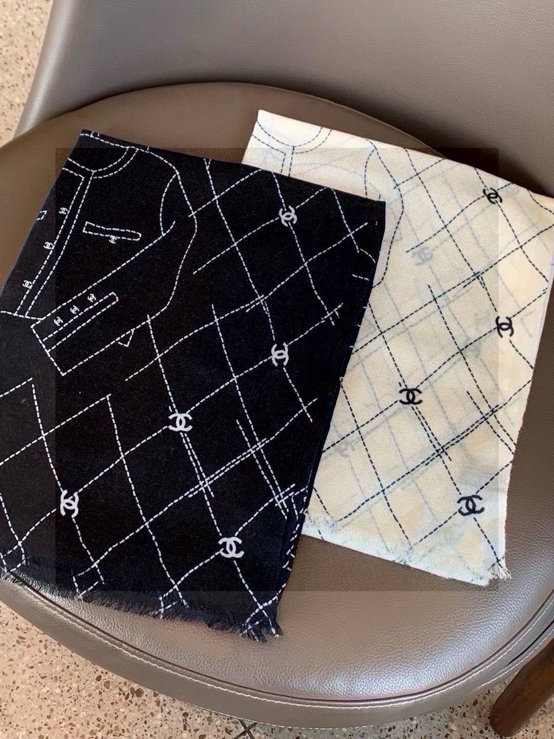 💟上新🌺羊绒披肩🌟长巾！强烈推荐价格超美！实物更美羊绒面料！纹理清晰、细腻可见每一个套色、每一个笔触，都