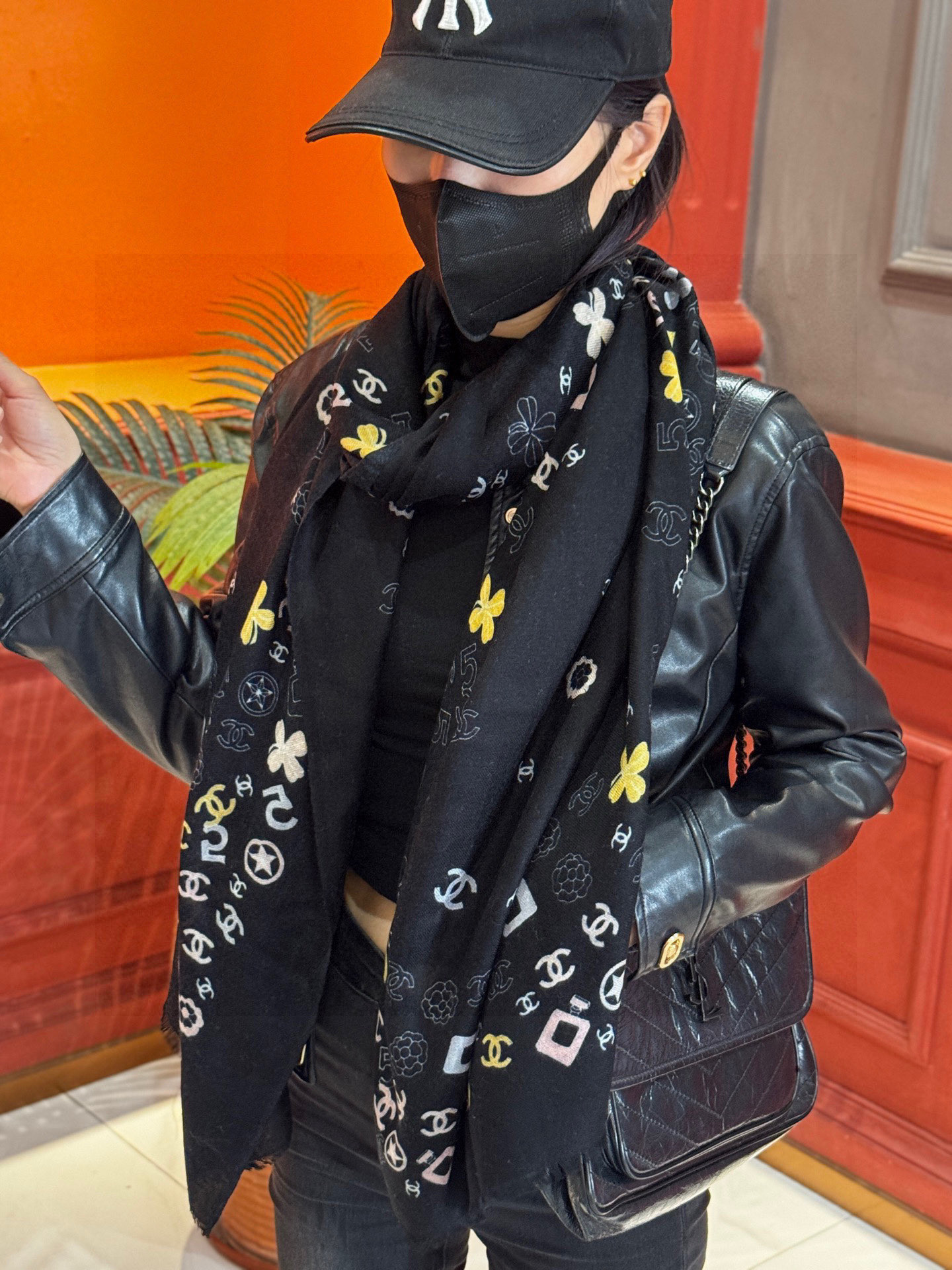 💟CHANEL香奈儿经典元素设计优雅大方，绕在颈间超级完美💋💋简直人间的尤物😍 专柜品质[玫瑰]长巾10