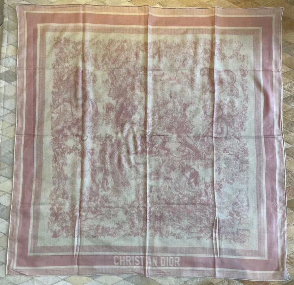 上新❤️ 𝐃𝐈𝐎𝐑 2025早春新款 《茹伊丛手绘方巾》size：110x110 cm 【双面同色丝绒方