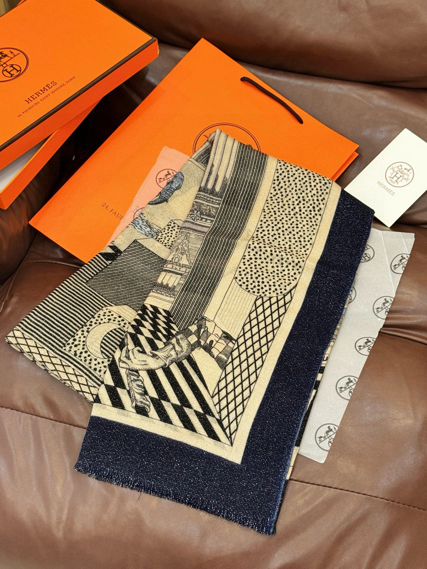 会发光发亮的围巾 爱马仕 专柜同步 买了都说好看羊绒印花‼️推荐💕顶级工艺超值‼️爱马仕专柜爆款🎁🎁羊绒