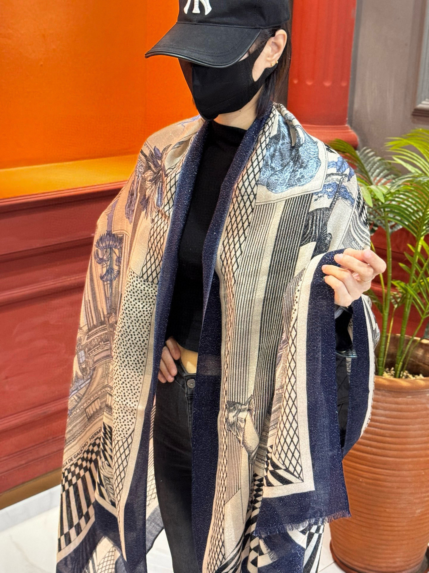 会发光发亮的围巾 爱马仕 专柜同步 买了都说好看羊绒印花‼️推荐💕顶级工艺超值‼️爱马仕专柜爆款🎁🎁羊绒