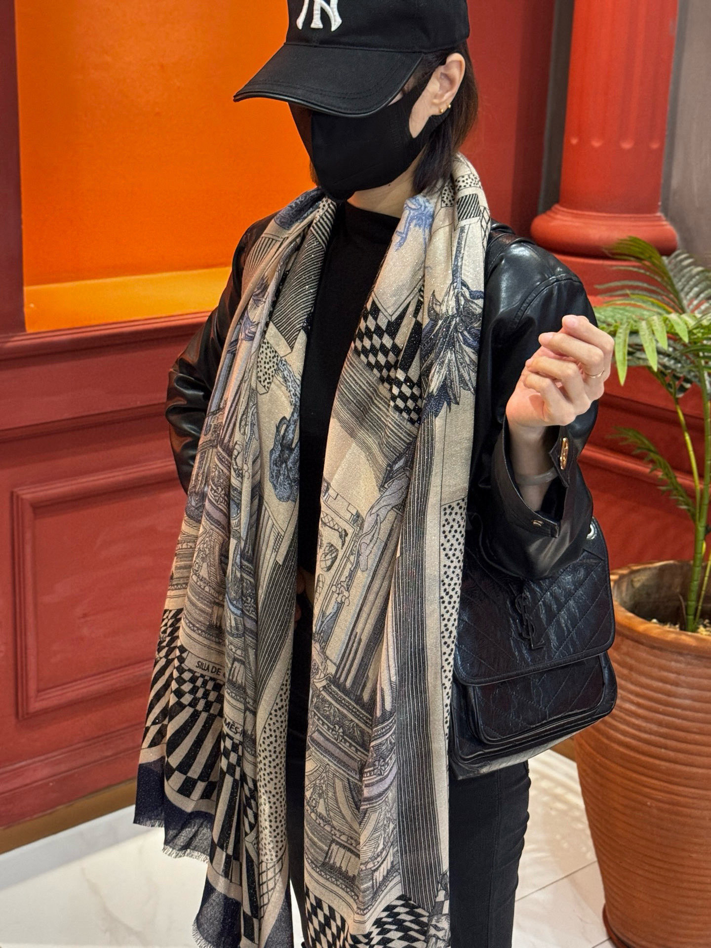 会发光发亮的围巾 爱马仕 专柜同步 买了都说好看羊绒印花‼️推荐💕顶级工艺超值‼️爱马仕专柜爆款🎁🎁羊绒