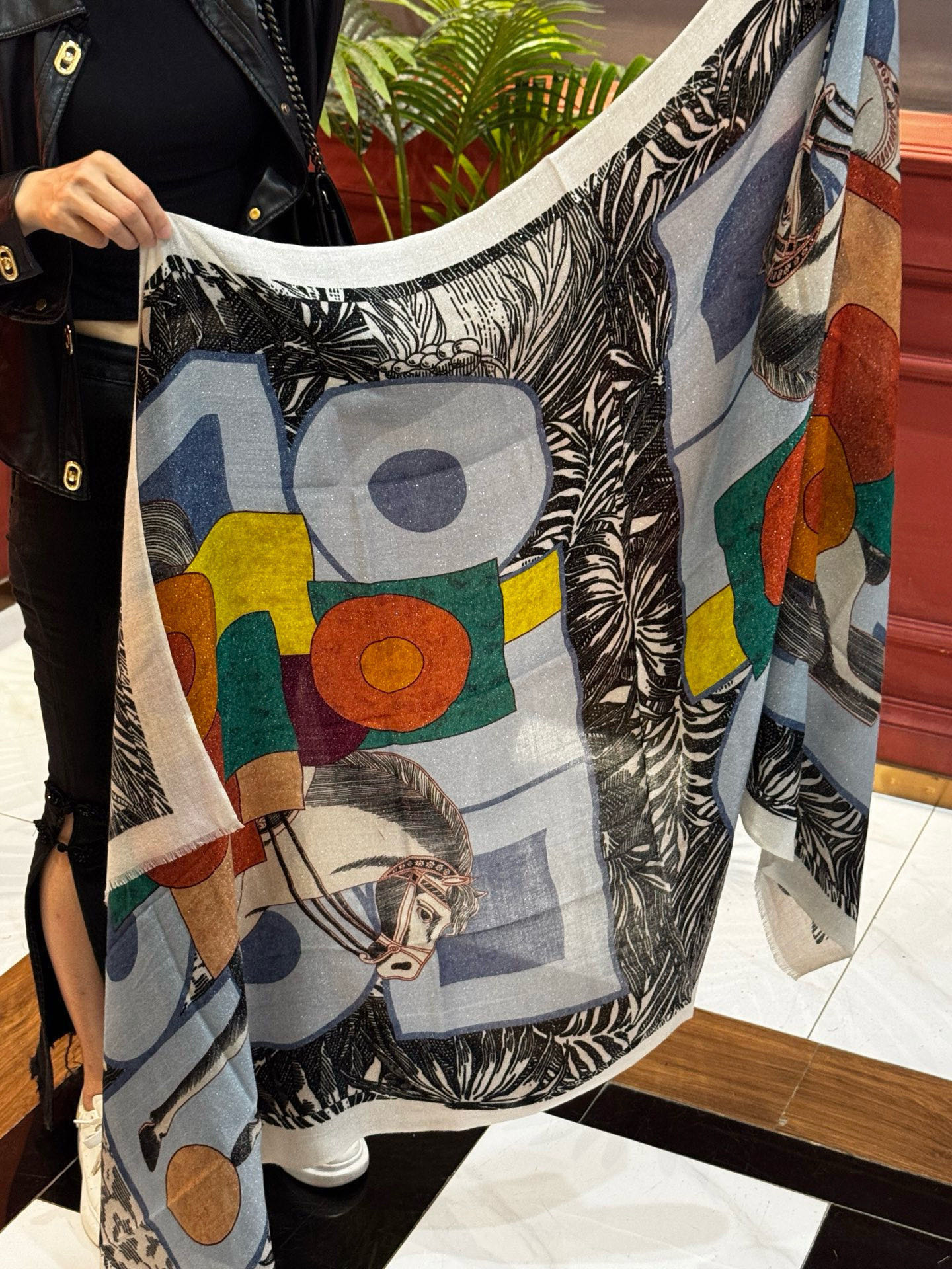 会发光发亮的围巾 爱马仕 专柜同步 买了都说好看羊绒印花‼️推荐💕顶级工艺超值‼️爱马仕专柜爆款🎁🎁羊绒