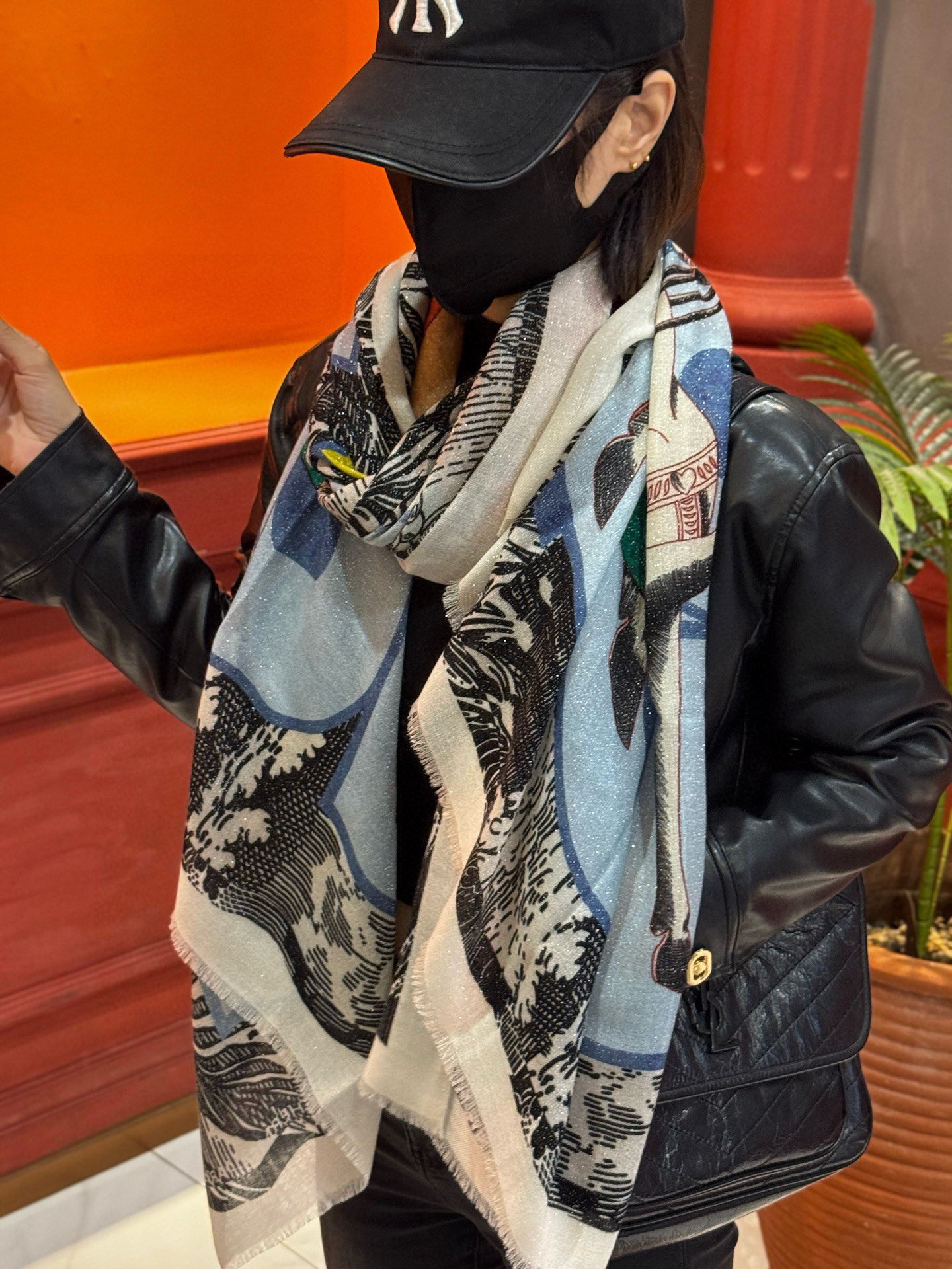 会发光发亮的围巾 爱马仕 专柜同步 买了都说好看羊绒印花‼️推荐💕顶级工艺超值‼️爱马仕专柜爆款🎁🎁羊绒