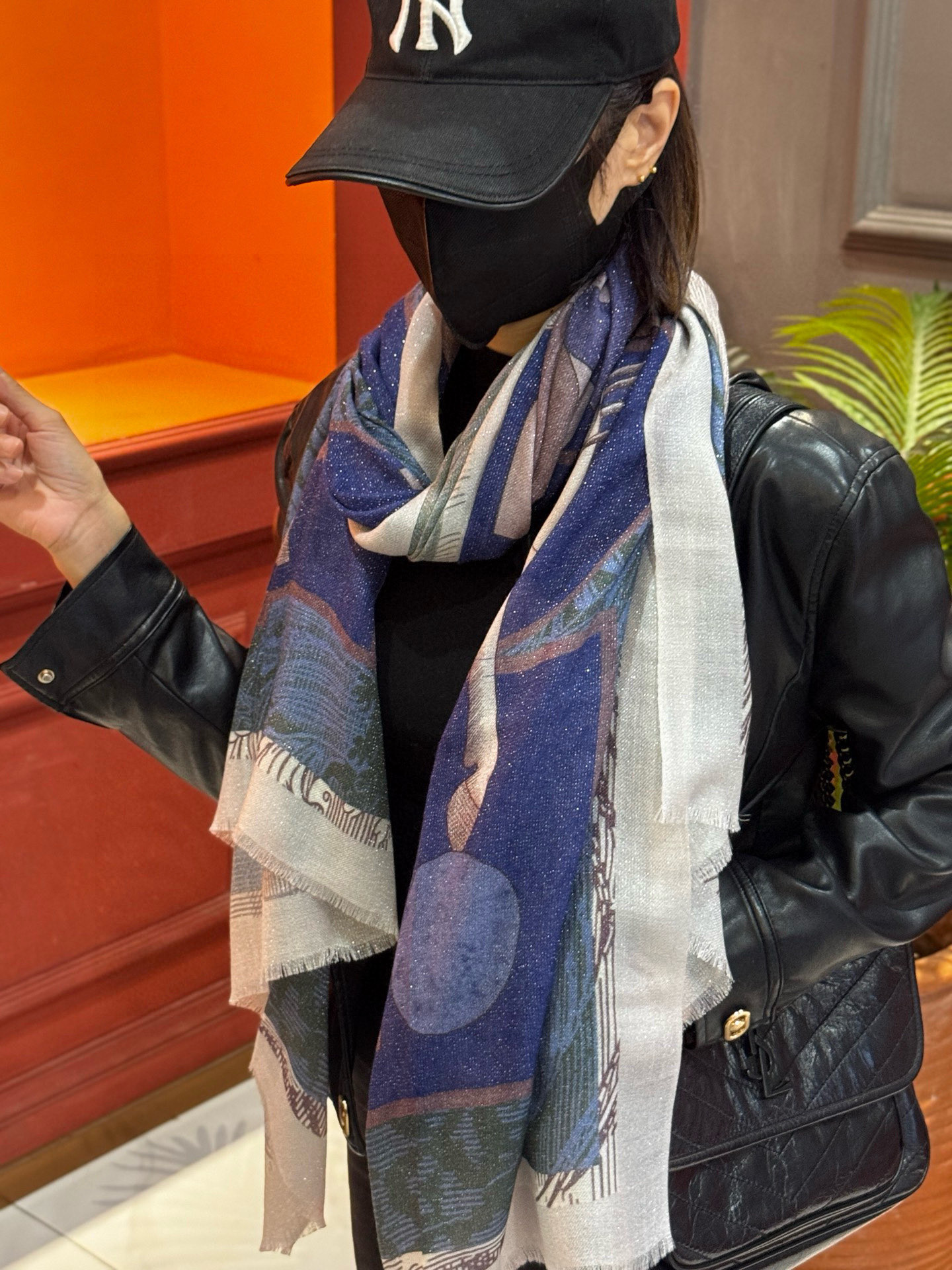 会发光发亮的围巾 爱马仕 专柜同步 买了都说好看羊绒印花‼️推荐💕顶级工艺超值‼️爱马仕专柜爆款🎁🎁羊绒