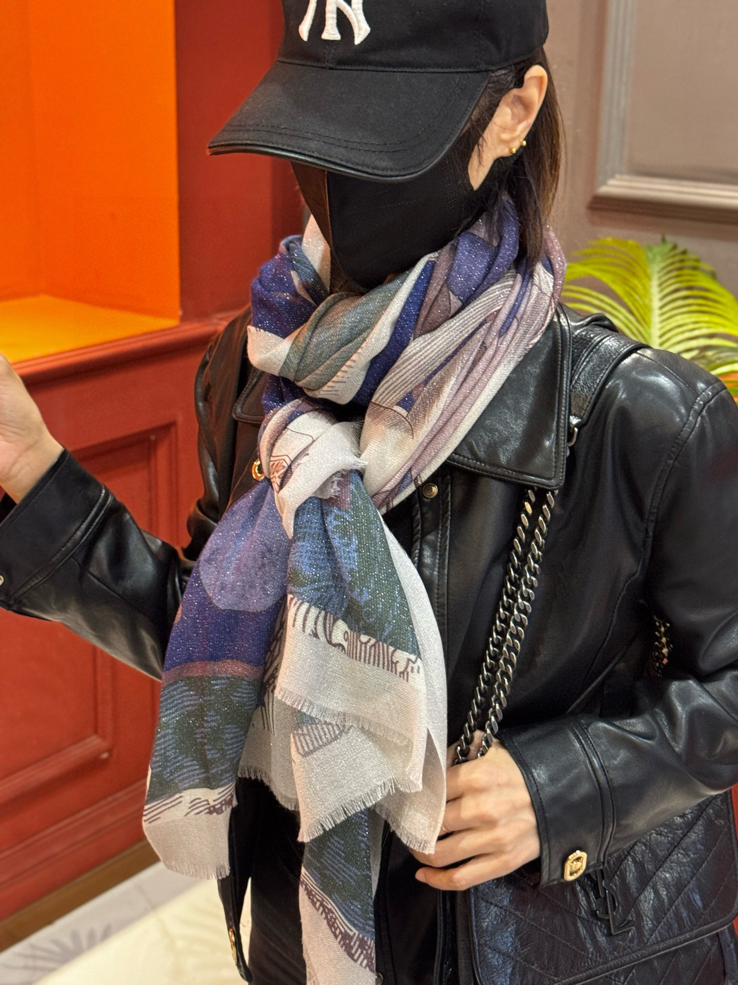 会发光发亮的围巾 爱马仕 专柜同步 买了都说好看羊绒印花‼️推荐💕顶级工艺超值‼️爱马仕专柜爆款🎁🎁羊绒