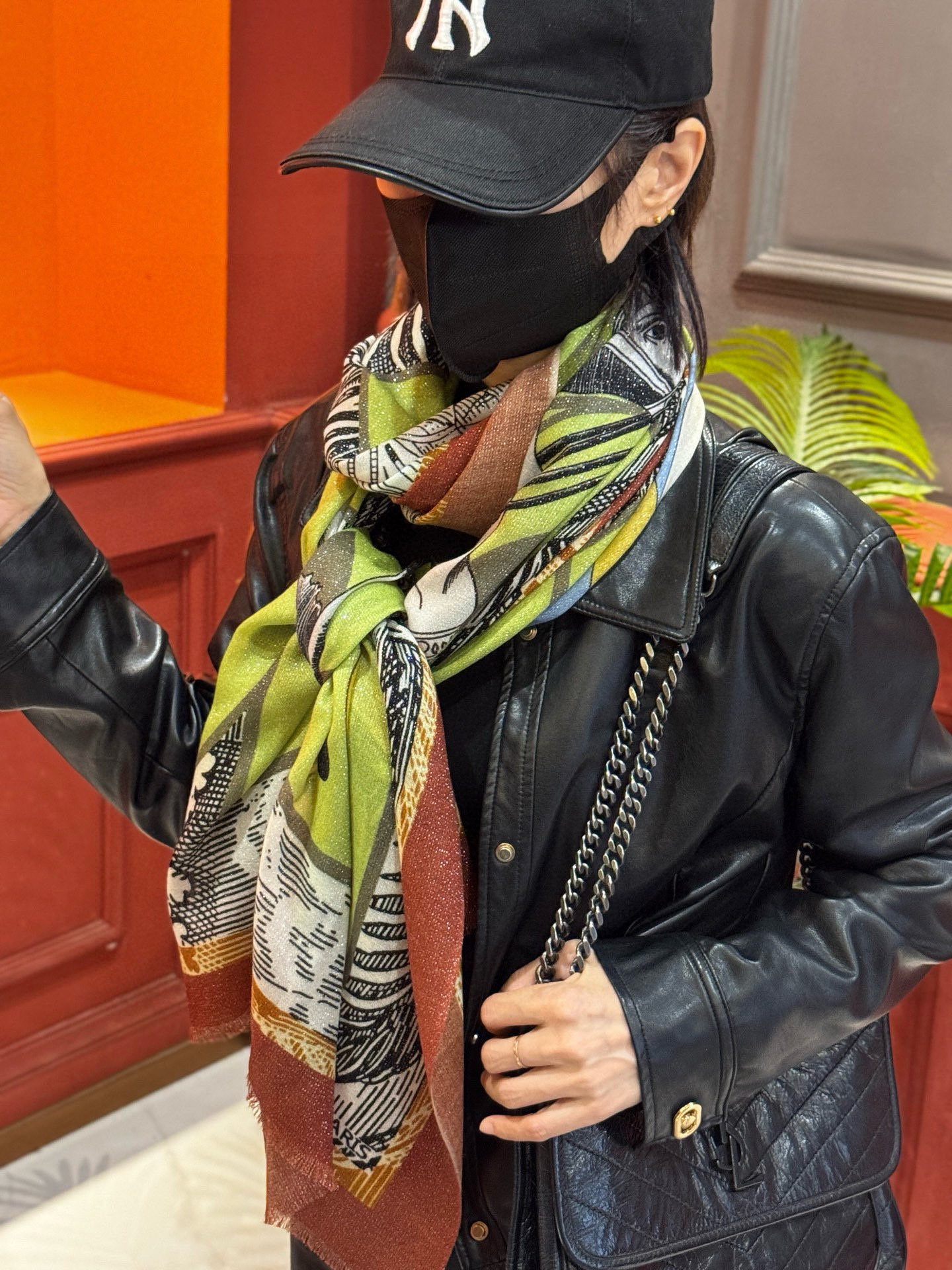 会发光发亮的围巾 爱马仕 专柜同步 买了都说好看羊绒印花‼️推荐💕顶级工艺超值‼️爱马仕专柜爆款🎁🎁羊绒