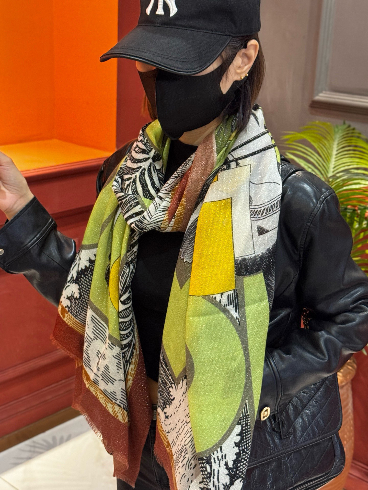 会发光发亮的围巾 爱马仕 专柜同步 买了都说好看羊绒印花‼️推荐💕顶级工艺超值‼️爱马仕专柜爆款🎁🎁羊绒