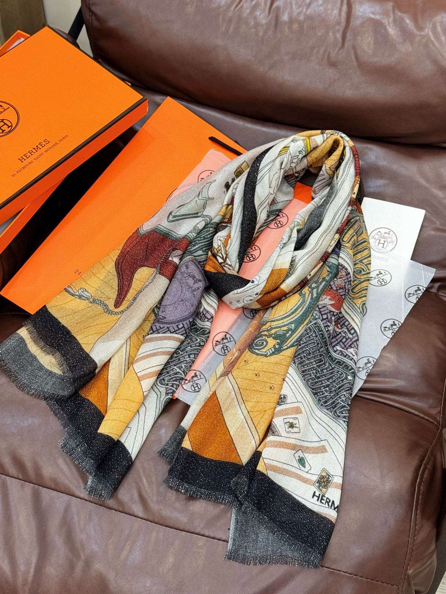 会发光发亮的围巾 爱马仕 专柜同步 买了都说好看羊绒印花‼️推荐💕顶级工艺超值‼️爱马仕专柜爆款🎁🎁羊绒