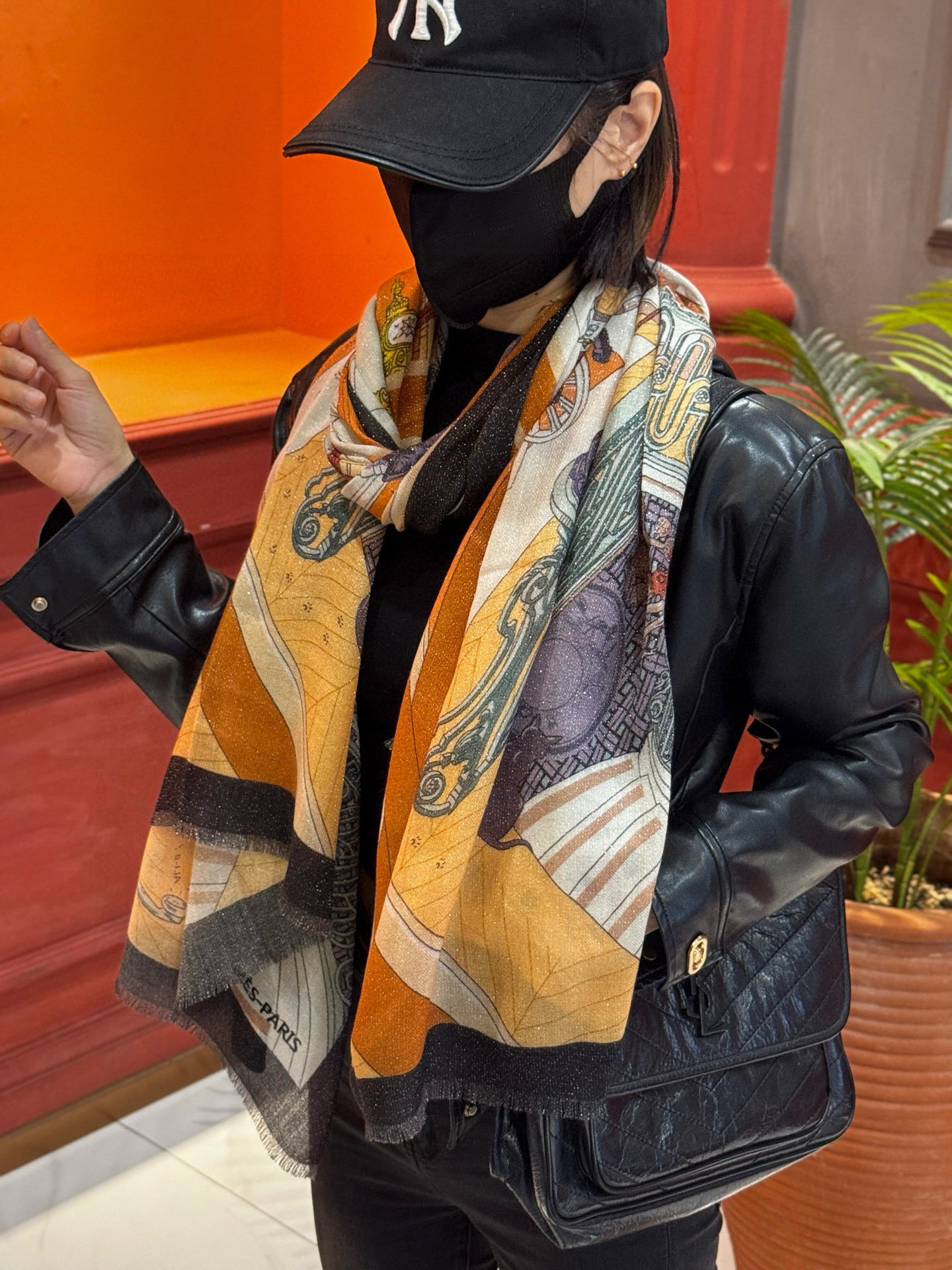 会发光发亮的围巾 爱马仕 专柜同步 买了都说好看羊绒印花‼️推荐💕顶级工艺超值‼️爱马仕专柜爆款🎁🎁羊绒