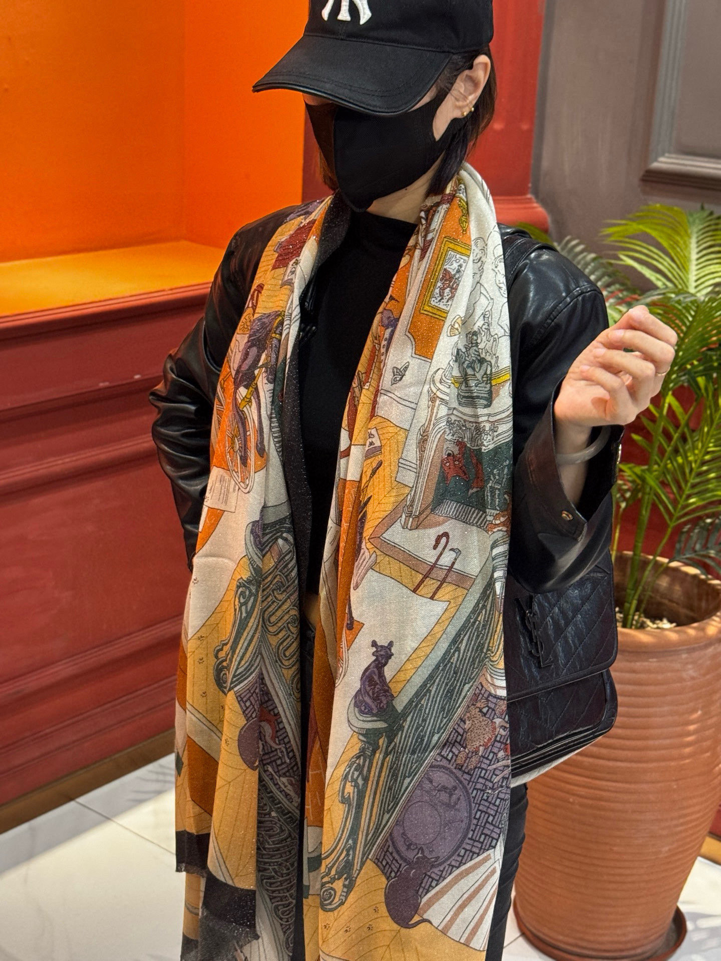 会发光发亮的围巾 爱马仕 专柜同步 买了都说好看羊绒印花‼️推荐💕顶级工艺超值‼️爱马仕专柜爆款🎁🎁羊绒