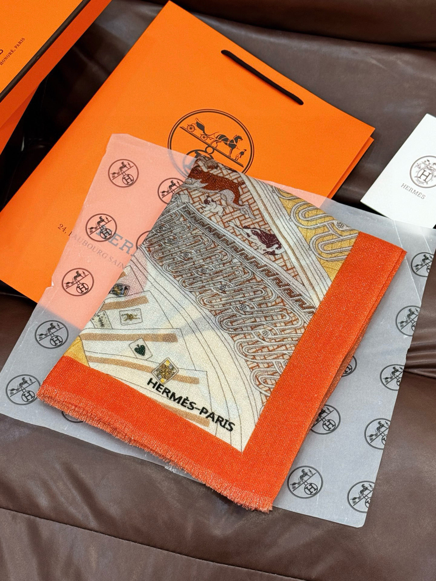 会发光发亮的围巾 爱马仕 专柜同步 买了都说好看羊绒印花‼️推荐💕顶级工艺超值‼️爱马仕专柜爆款🎁🎁羊绒