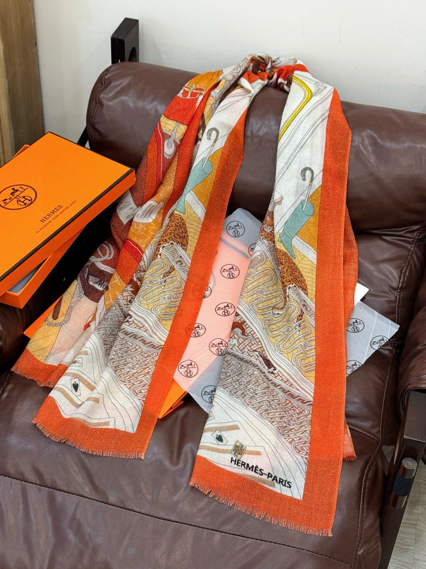 会发光发亮的围巾 爱马仕 专柜同步 买了都说好看羊绒印花‼️推荐💕顶级工艺超值‼️爱马仕专柜爆款🎁🎁羊绒